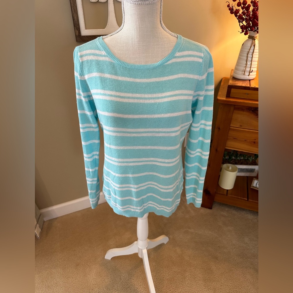 EUC Vineyard Vines Woman’s Sweater- Small